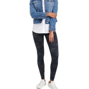 SPANX Look at Me Now Seamless
Leggings Women's size M